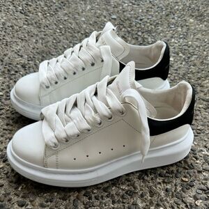 Hi, I’m selling these Alexander McQueen sneakers
